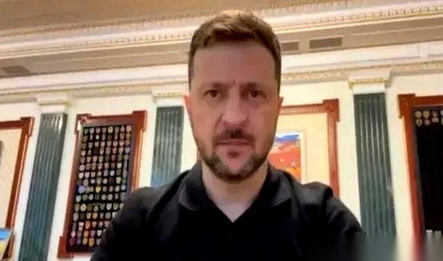 这段长达四年的俄乌战事，现在的焦点早就不在前线哪条战壕又换了主人。而是莫斯科的巨型快递仓被炸成火海，黑海沙滩的遮阳伞旁掉下了无人机残骸。普京手里那个装核按钮的盒子，正被人一寸一寸地往外撬。
8月16日，一份惊人的战报被甩出：一天之内，俄防空部队打掉了1478架乌克兰无人机，其中600架是直接冲着莫斯