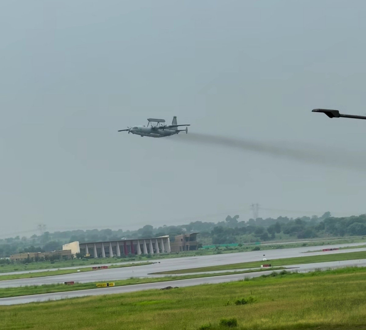 从巴基斯坦转场去埃及的我军运-9LG电战机和空警-500预警机 ​