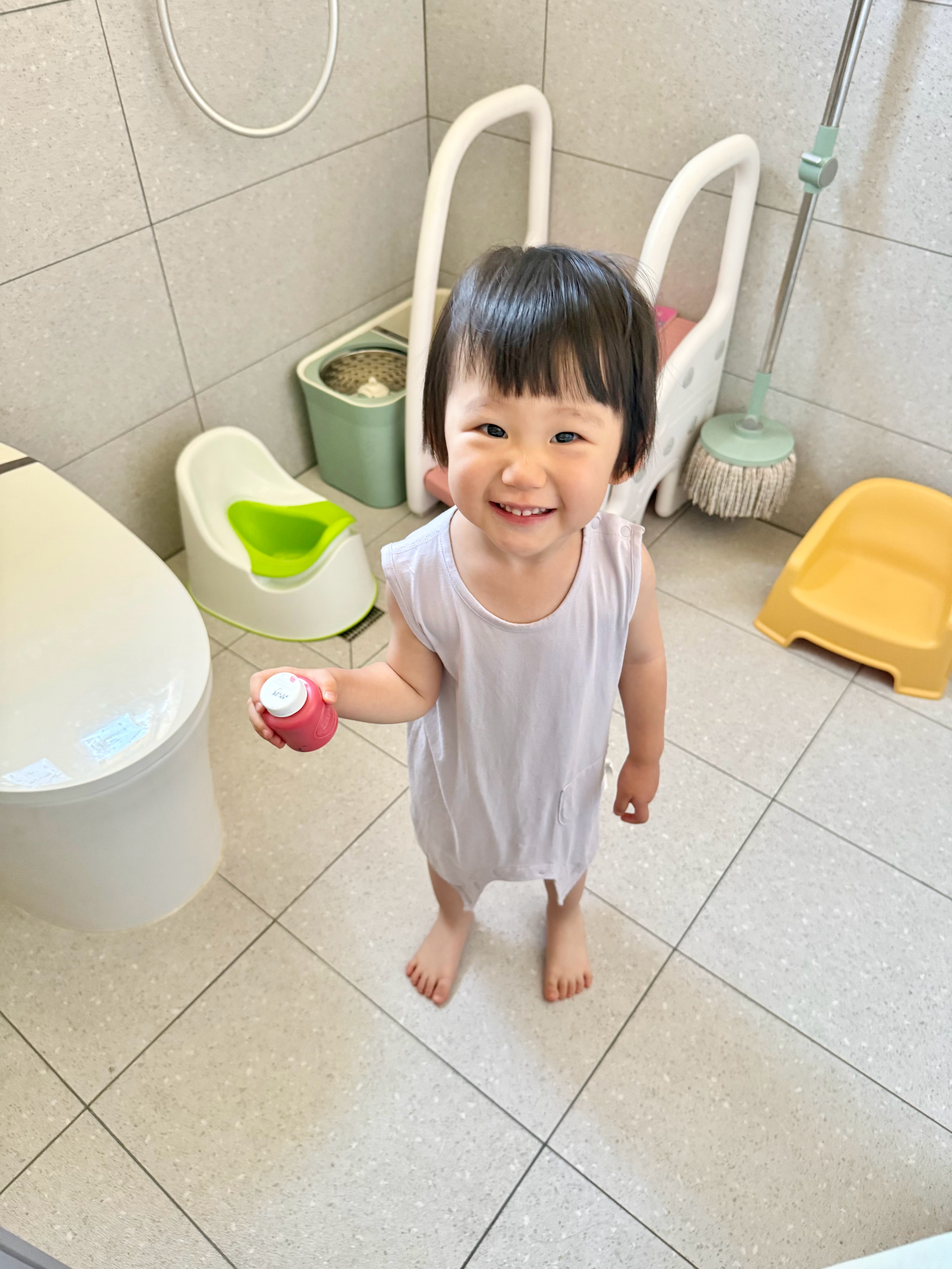 📝戒纸尿裤第三天  小朋友的学习能力真的很强，每天都有进步一些。今天...