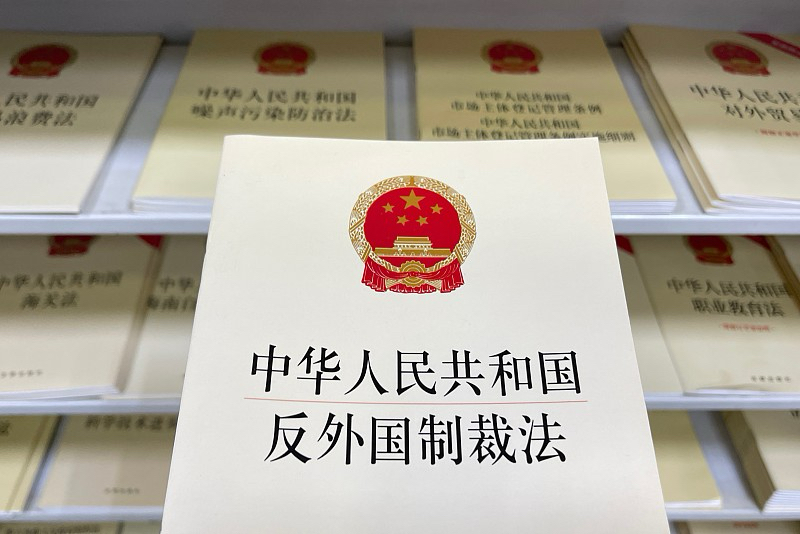 中方决定：对比利亚特采取反制措施

10月12日，外交部发布公告，依据《中华人民共和国反外国制裁法》，决定对巴拉圭通信和技术部长比利亚特实施反制，相关措施即日起生效。

比利亚特出于一己私利，顽固支持巴拉圭维持同中国台湾地区所谓“邦交”关系，多次发表损害中方核心利益的恶劣言论，干涉中国内政，纵容“台