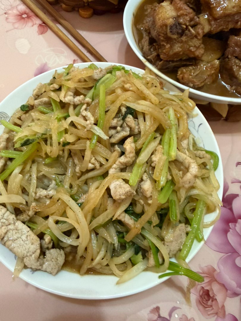 #县委书记称麻阳红糖还欠着货呢#张雪机车刷新水上漂吉尼斯纪录，2026年10月25日，张雪机车创始人张雪在家乡湖南麻阳锦江水域，驾驶改装摩托车MX450完成总里程40.74公里的水上行驶，成功刷新“改装摩托车在开阔水域行驶最远距离”吉尼斯世界纪录。吉尼斯官方认证团队全程现场见证、核验相关数据，最终确 ​