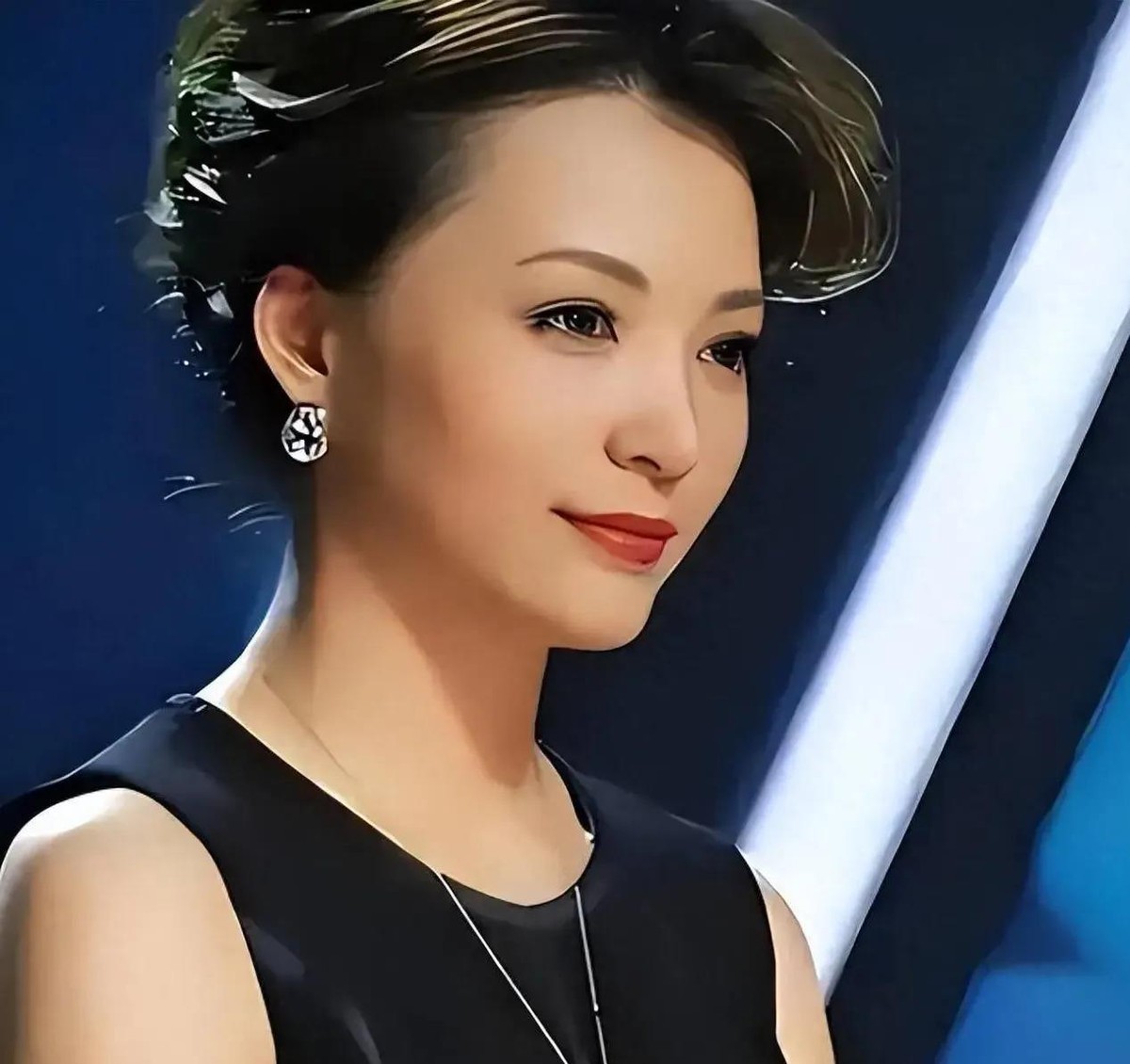 敬一丹走了，倪萍写了三千字长信，白岩松说“再也不会有这么好的搭档了”，而周涛和董卿没有公开发声。告别仪式那天，周涛的花圈跟倪萍的摆在一起，题词是“感恩我们一起走过”；董卿一袭黑衣出现在八宝山，口罩遮面，垂首静立，鞠了躬就走。倪萍能写，是因为1991年她刚进台孤零零站在台阶上时，敬一丹跑下来把她拉进了