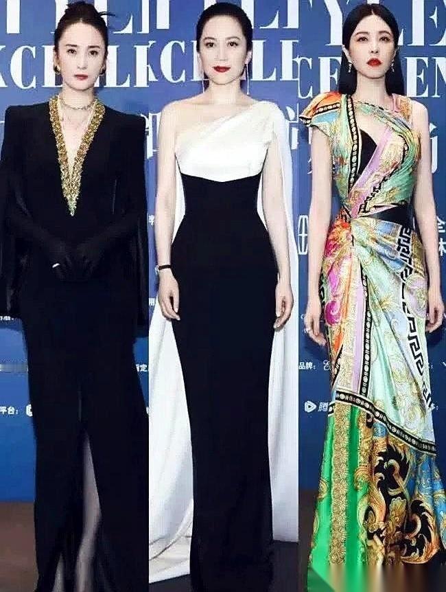 一张合照，把我给看愣了。 左边蒋勤勤，右边曾黎，两大神颜美女，结果所有...