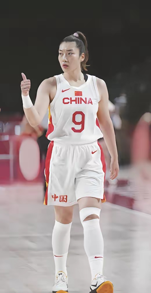 中国女篮五大功勋集体缺席背后：不是任性，是奥运周期的阵痛突围
