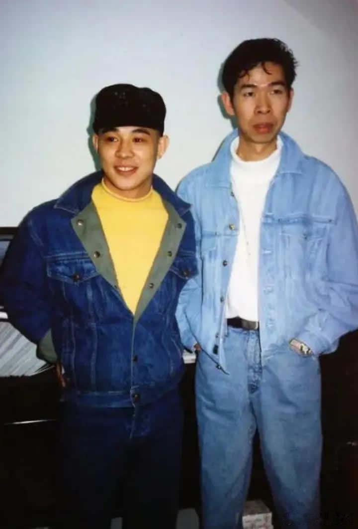 当年，李连杰的经纪人蔡子明投资拍摄《新龙门客栈》时被人杀害。徐克急忙请...