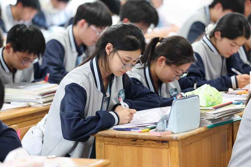 　　有必要对当下的命题改革做一次再讨论、再澄清：想回到刷题教育，死了这...