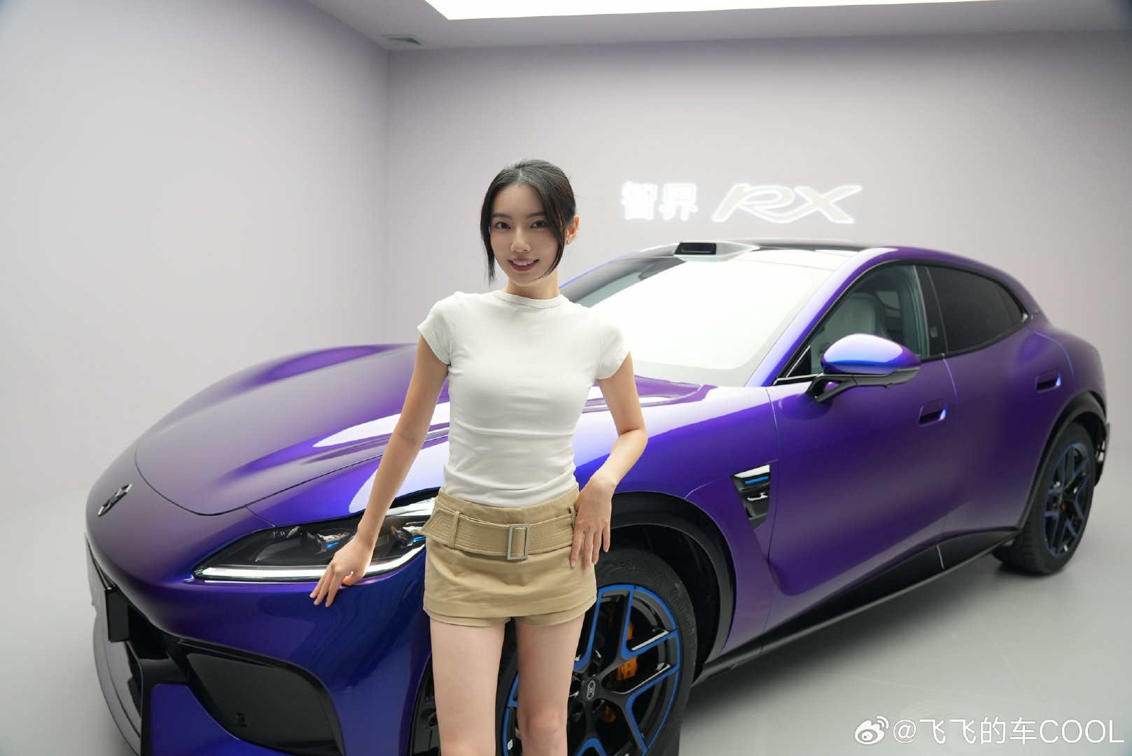 发两张封面吧
我觉得这身穿搭很不错，大家觉得呢[哈哈] ​
