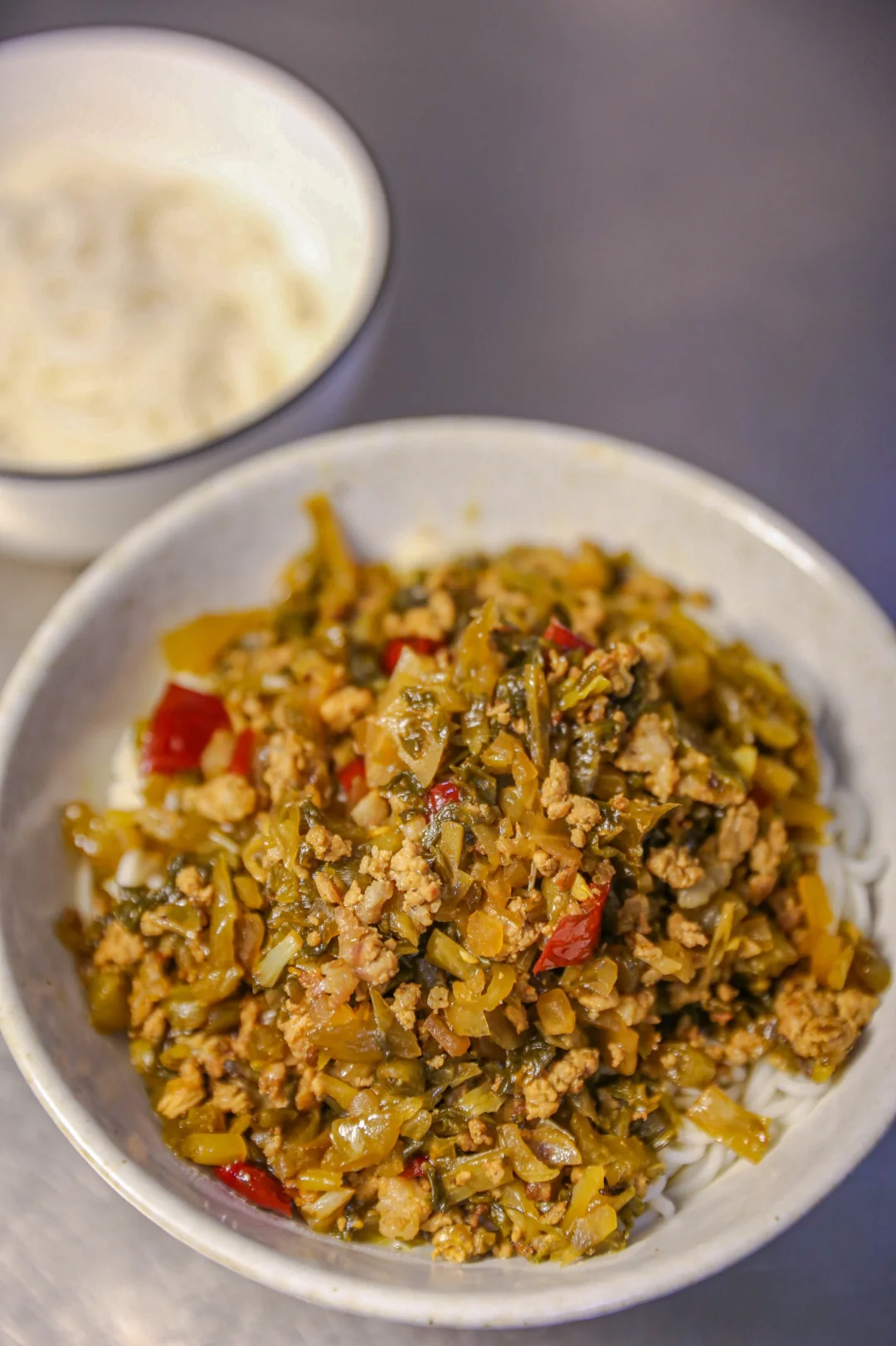 坚持做1000种面不重样（299）酸菜肉末拌米粉