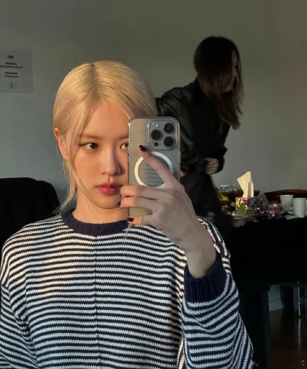 #ROSÉ[超话]# [鲜花][鲜花]#朴彩英# 

米米呀 ​
