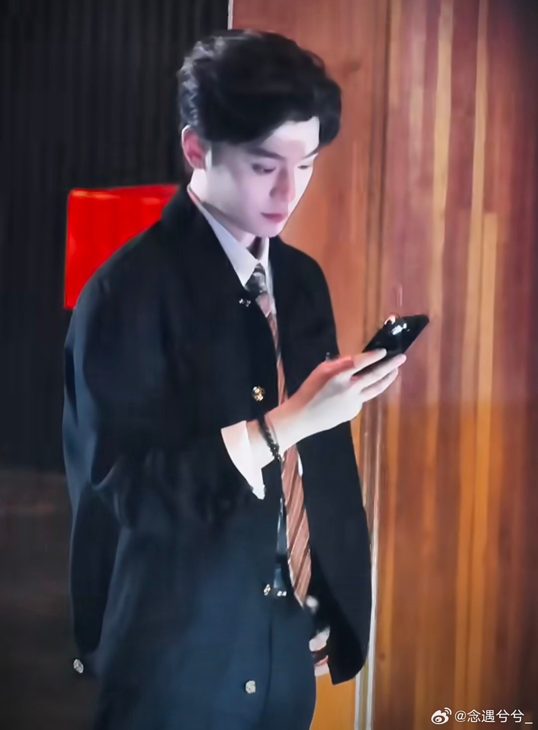 #丁禹兮爱在无尽夏 ﻿# 💚#丁禹兮沈言# 

当春樱撞上西伯利亚的风 原来心动是琥珀色漩涡的具象化表达

​