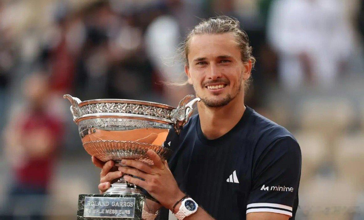 现役男网7位大满贯冠军：  🇷🇸德约科维奇：24冠🇪🇸阿尔卡拉...