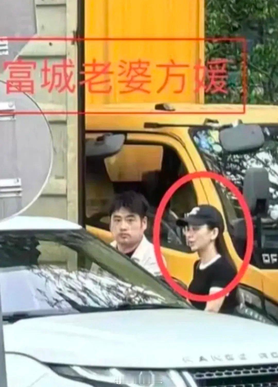 #郭富城老婆方媛上海看房子##方媛上海看豪宅#看画面，这个楼盘应该是上海高端小区吧！很贵呀！ ​