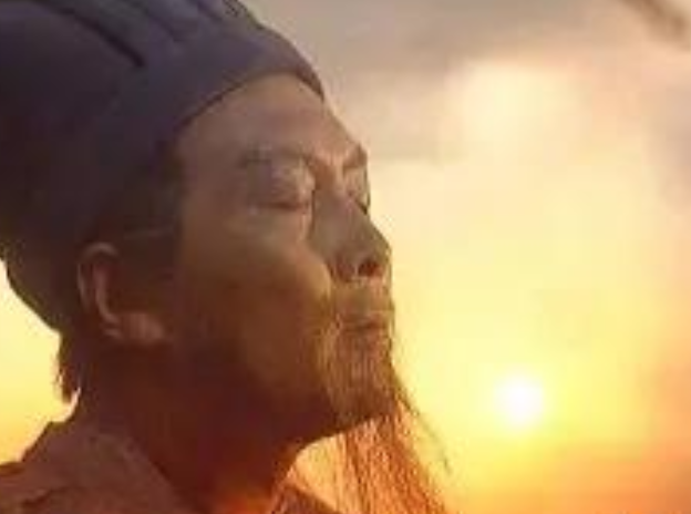公元234年，五丈原。诸葛亮在军帐里咽了最后一口气。蜀汉的麻烦账：关羽死了，张飞死了，黄忠死了，马超死了，赵云死了，刘备死了，诸葛亮死了。留下一个阿斗，半个荆州都没有，总人口不足百万，对面曹魏随便一个边境大将，兵力都是蜀汉的两倍。然而，这个&34;必死&34;的小国，又撑了整整29年。
那29年里，有9个人扛着