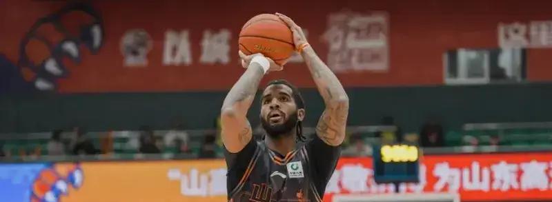 山东男篮最新消息，季后赛首轮对阵辽宁男篮的备战已经全面开启，千万不要掉...