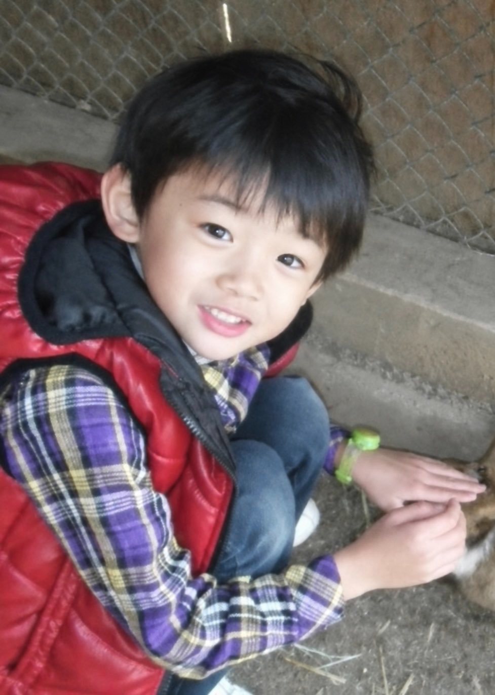 ←因为担心妈妈会不会回来一直偷偷瞟着观众席 导致没法专心上足球兴趣班的小学一年级穣酱

体育课上一个人扣篮的高一穣くん↓

B联赛上在职业选手和篮球迷注视下完美运球的22岁JOくん→ ​