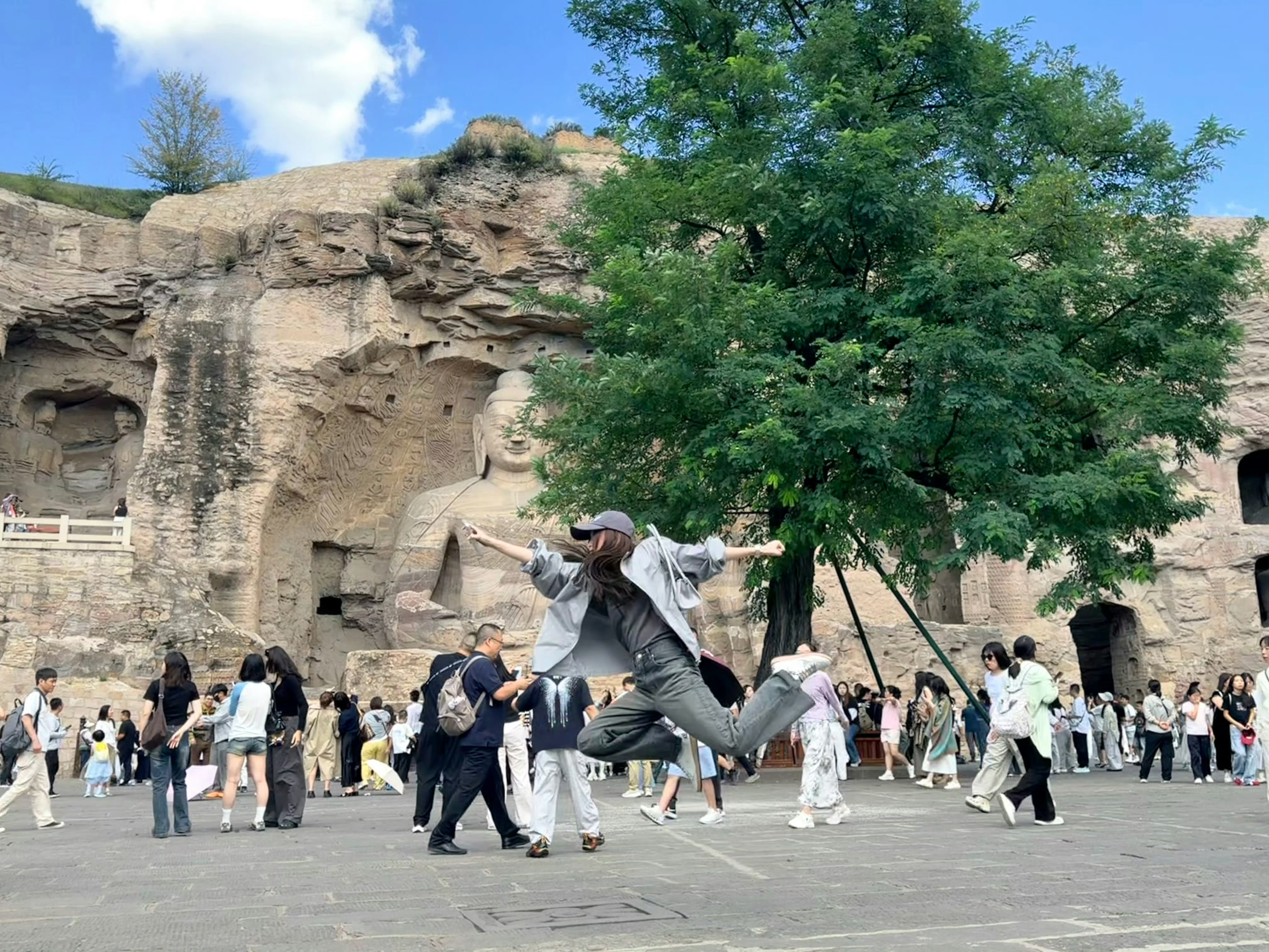 #吴宣仪[超话]##吴宣仪##吴宣仪爱上另一个我##吴宣仪辛凌##吴宣仪 她的海# 
落日归山海，烟火向星辰。𝓣𝓱𝓮 𝓼𝓾𝓷𝓼𝓮𝓽 𝓻𝓮𝓽𝓾𝓻𝓷𝓼 𝓽𝓸 𝓽𝓱𝓮 𝓶𝓸𝓾𝓷𝓽𝓪𝓲𝓷𝓼 𝓪𝓷𝓭 𝓼𝓮𝓪𝓼, 𝓪𝓷𝓭 𝓯𝓲𝓻? ​