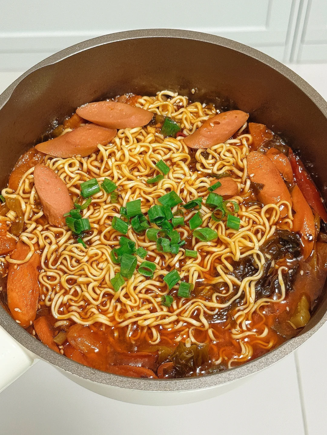 谁懂啊？酸菜火腿面吃一次爱一次！🍜🍜🍜