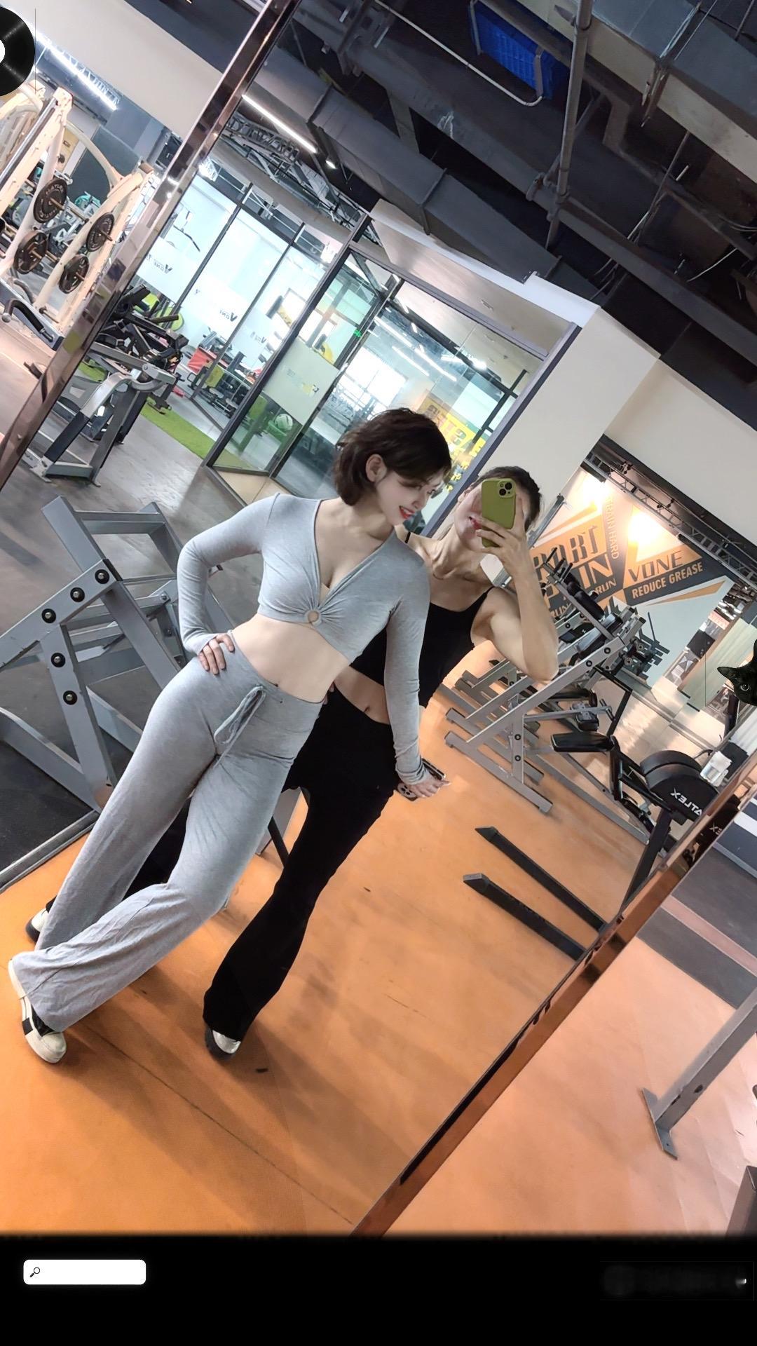 马甲线还是在的，中年小姐姐坚持健身🏋️