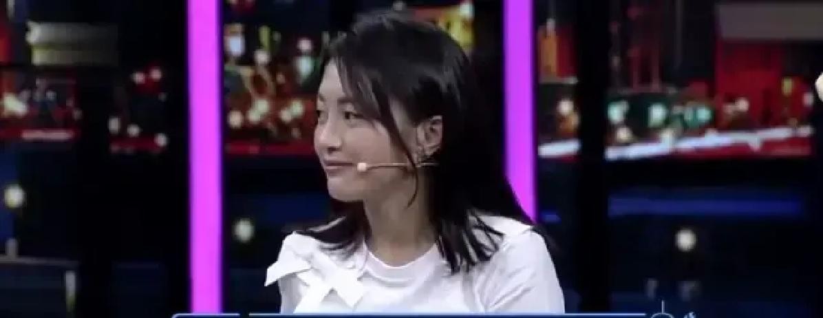 当年包文婧在自己生日宴上，带了一群闺蜜把素颜赴约的赵奕欢围在中间，劈头盖脸就是一句：“我听说你跟我老公在片场挺暧昧的？”

换成一般女演员估计当场就慌了，可赵奕欢根本不吃这一套，连眼皮都没眨一下，直接怼了回去：“拍戏时的事你现在才问？要是真有这事，我不可能拿片酬，更不可能来你生日会，你们家自己的问题