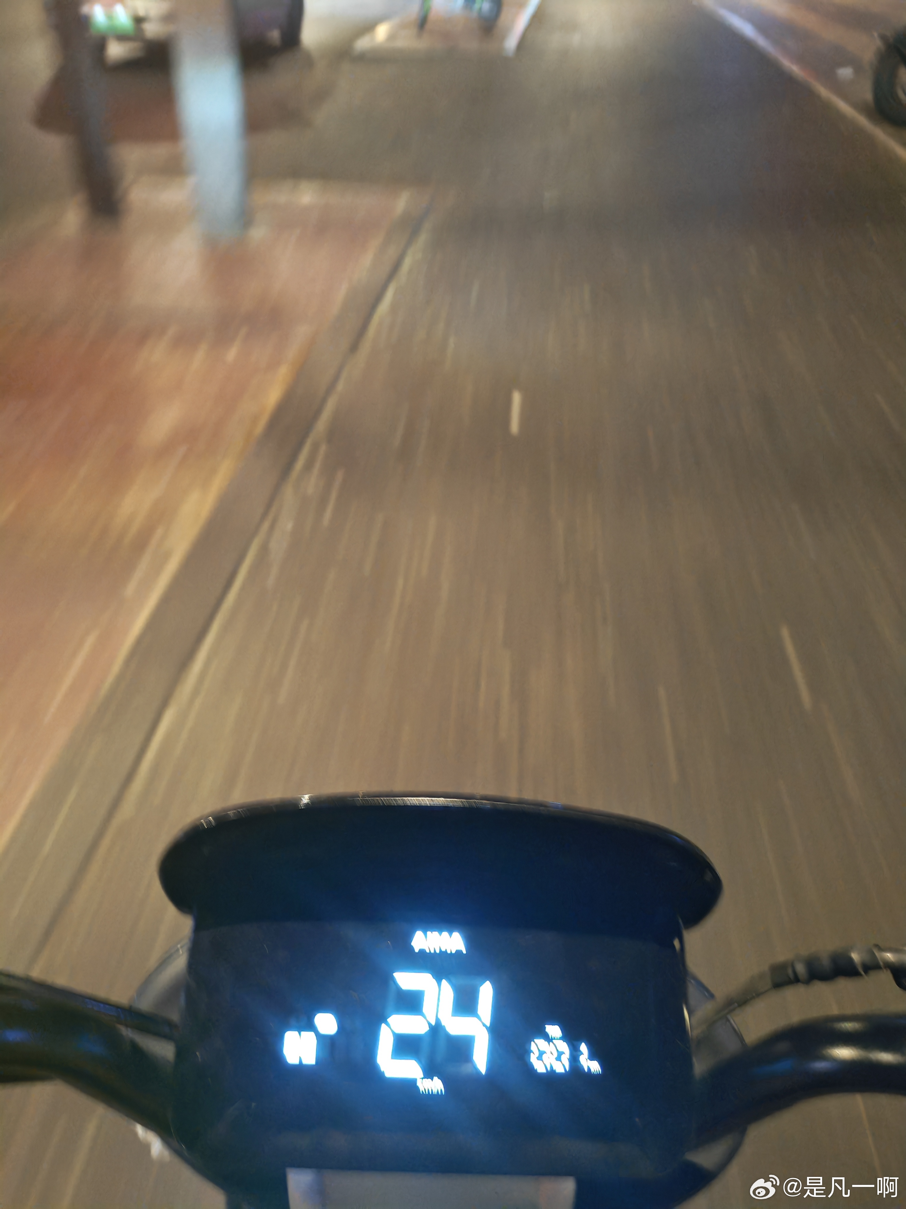 人一旦有了电车真的什么事都能干的出来，比如晚上十二点骑十几公里来吃小吃...