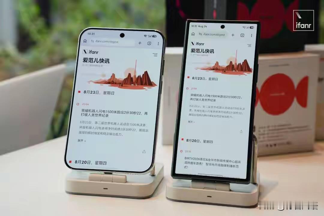 华为 Pura X View 正面配备
一块 6.39 英寸直屏，
采用 16:9.5 的全新比例，
几乎就是小阔折 Pura X 展开后的形态。
该屏幕拥有 2232×1320 分辨率、
6500 尼特峰值亮度，
支持 2160Hz 高频 PWM 调整，
搭配 1.05mm 极窄四等边设计。

在