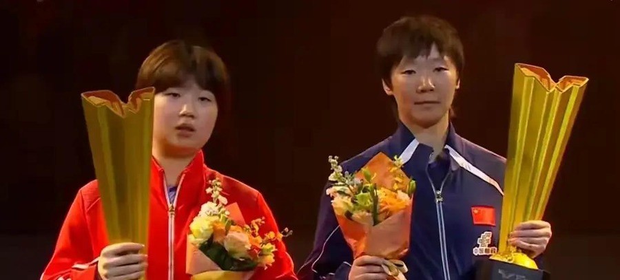 林昀儒前一天混双决赛手握8个冠军点被韩国组合翻盘，第二天男单4比0零封世界第4莫雷加德，34分钟打完，赛后说“运气球占比较多”。
10月9日晚混双决赛，林昀儒和郑怡静对阵林钟勋和申裕斌。第四局10比3领先，手握8个冠军点，被韩国组合追平逆转。决胜局5比1领先，又连丢8分，最终2比3落败，拿到亚军。1