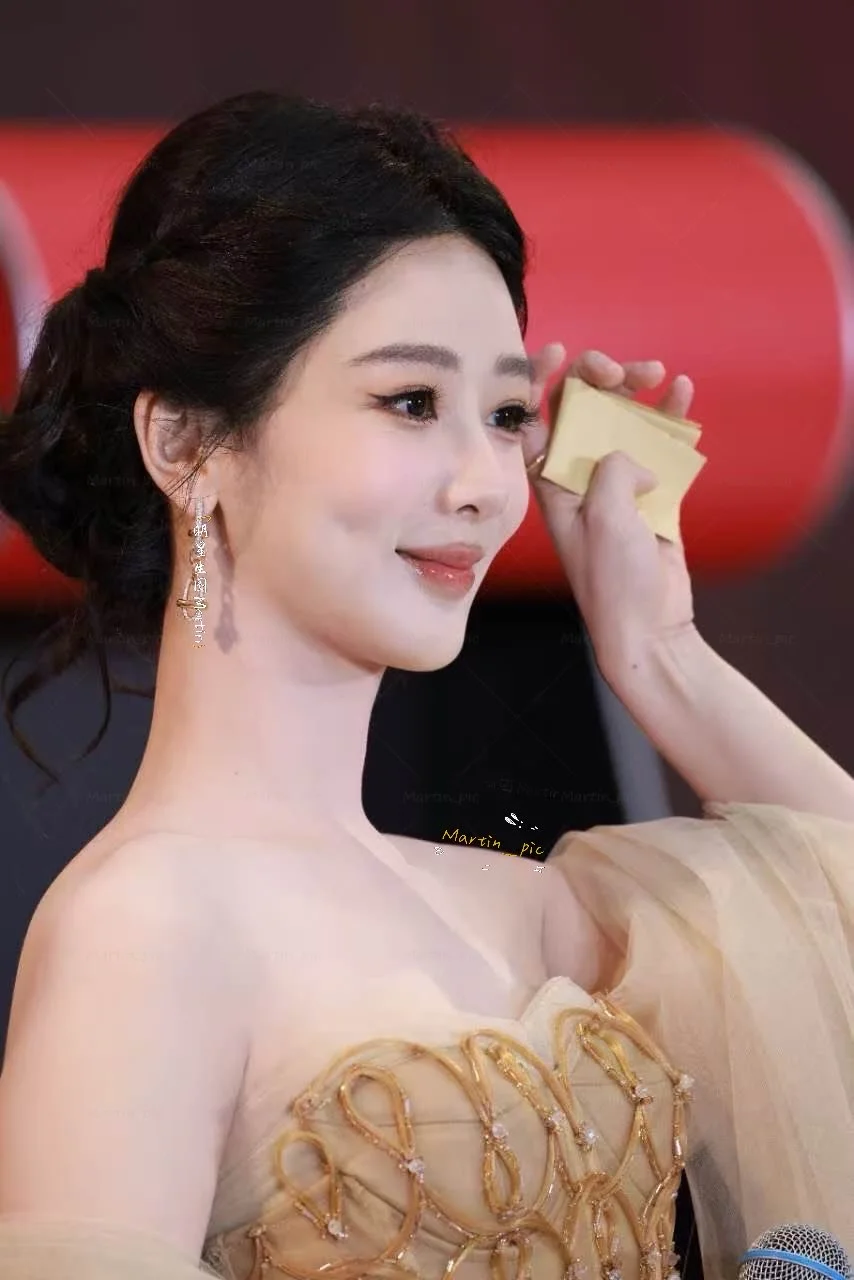 杨紫 线下直播生图掉落~
