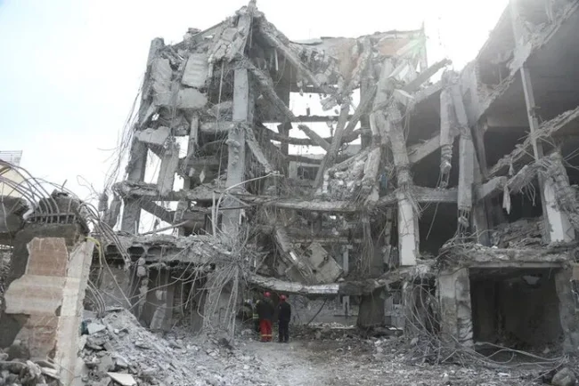 伊朗新一波打击直指美以指挥官，中东棋局彻