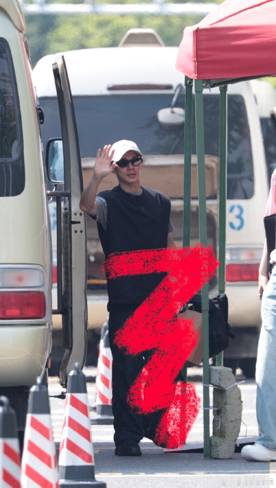 #安平喜乐[超话]#  出曹骏曾辉艾热王以太管健嘉晨王传君邵子恒王赫野上班 ​