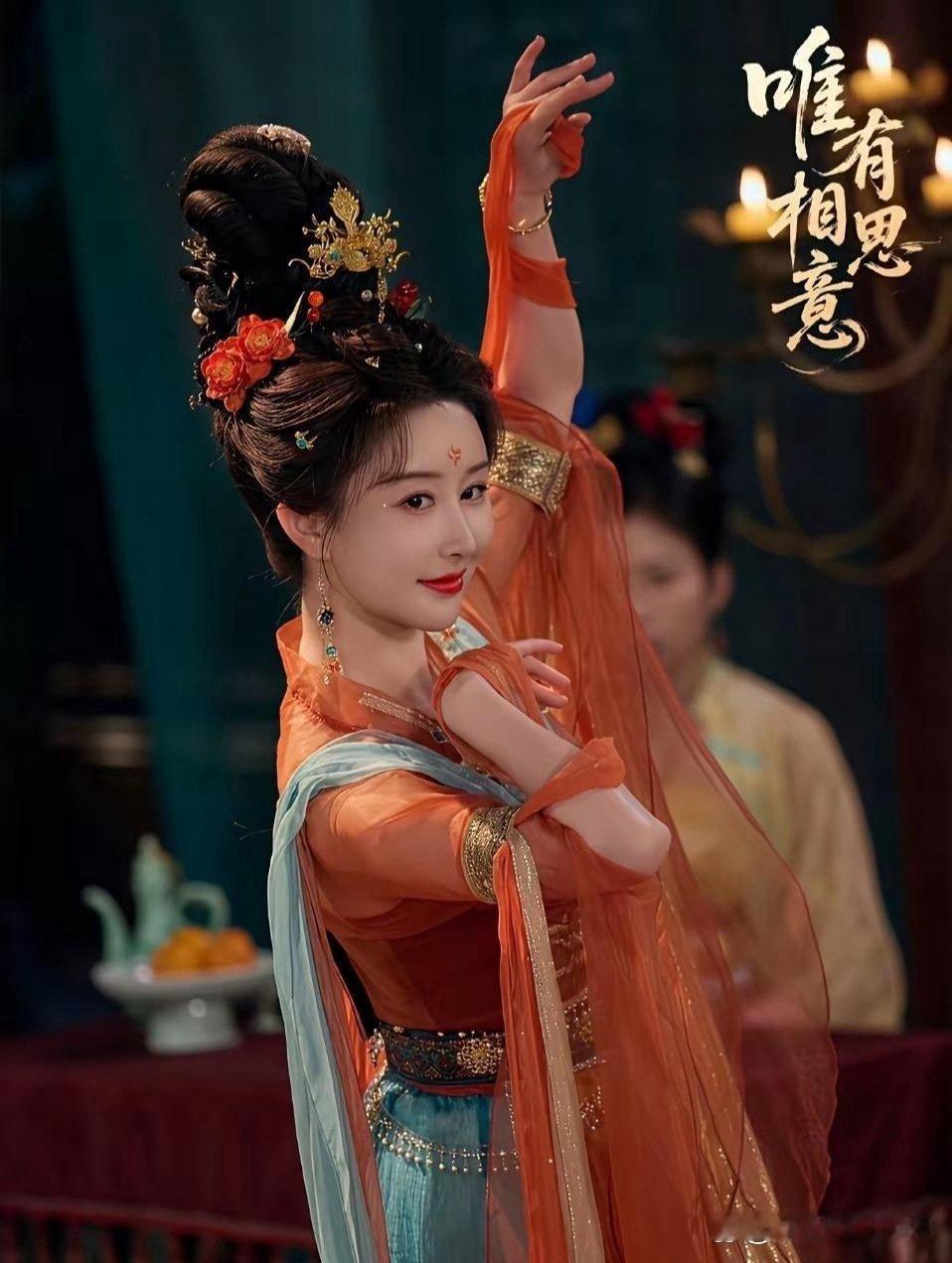 杀疯了！舒畅短剧3天破10亿？
姐的业务能力就摆在明面上，根本不是那些博眼球、尬演技的网红脸能比的。沉寂整整七年没戏拍，一朝回归，直接在短剧圈炸出水花！ ​