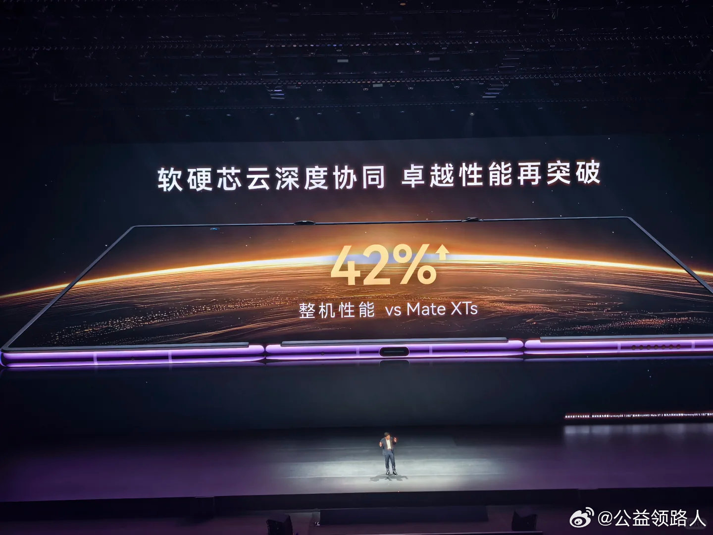 #华为新三折叠全系搭载麒麟9050Pro# 全新一代展翼三折叠发布，很值得关注的是，这款手机首发搭载麒麟9050Pro芯片，这是华为时隔六年再次发布高性能芯片！！也是首款采用逻辑折叠技术的高性能芯片，每次的新技术革新亮相总是那么亮眼，让人惊艳#华为发布会时隔六年解读新麒麟芯片# ​