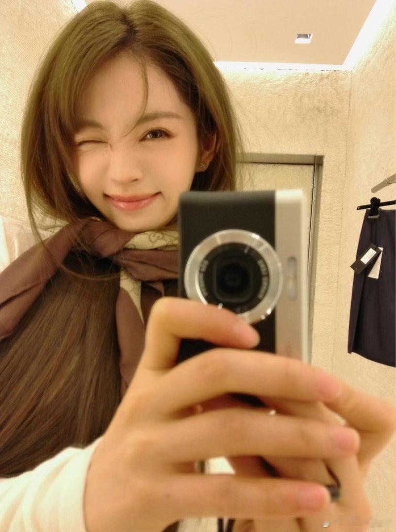 #田曦薇[超话]# txw#田曦薇特意叮嘱了三遍不准卖#txw#田曦薇上班女王下班女大#

伟大的田曦薇女士！！！

​