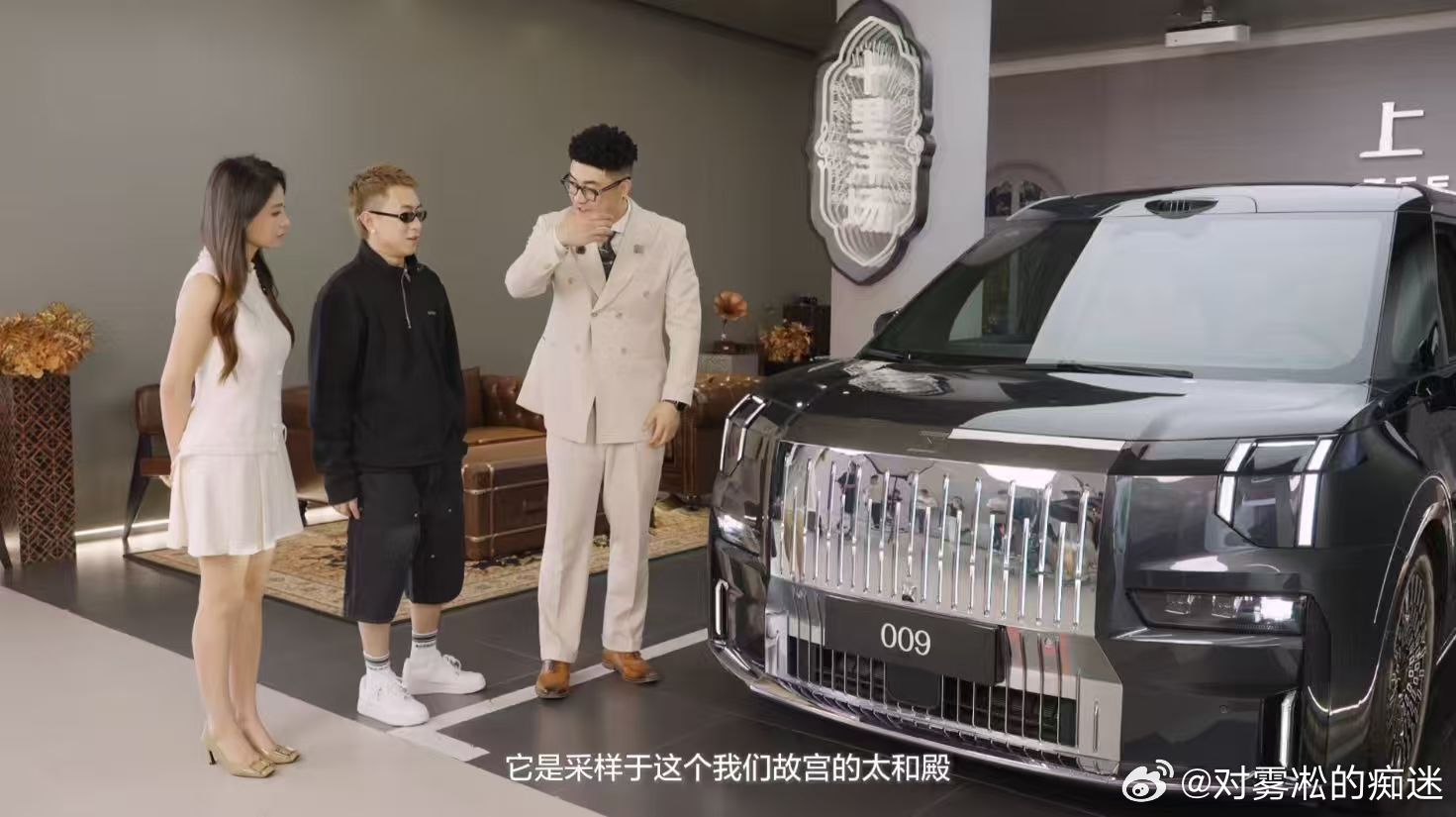 刚刷到秦奋现身上海极氪门店提车极氪009，在上海提车，理性看待各个汽车...