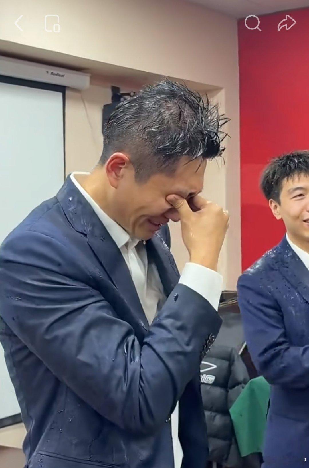 加油啊李导，中国篮球的未来需要你这样的年轻教练
#中国男篮[超话]##中国篮球[超话]##吉林男篮vs新疆男篮# ​