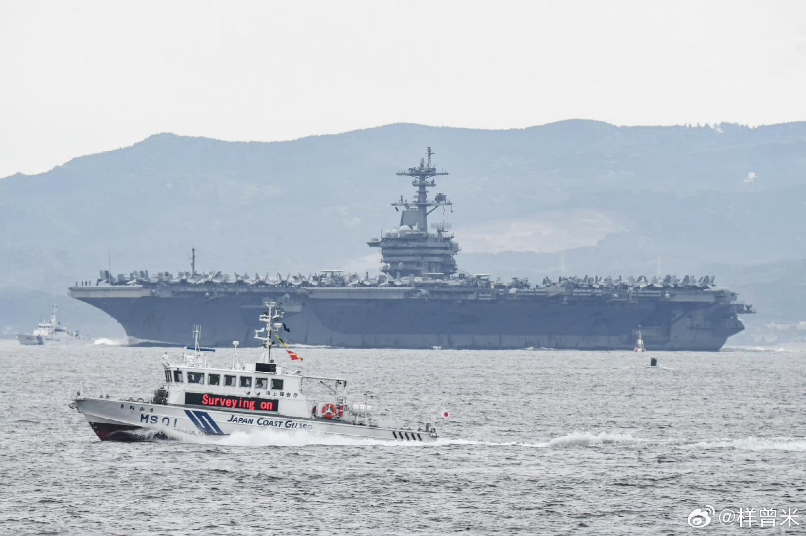 尼米兹”级核动力航空母舰“乔治·华盛顿”号(CVN-73)已成功抵达阿拉伯海，并展开相关行动。目前为止，阿拉伯海方向共聚集包括华盛顿号、布什号，林肯号共计三艘航母。值得注意的是尽管林肯号方面面临很大的舆论问题但林肯号目前为止并未撤离战区。#国际军事# #美伊以冲突# #中东信息汇总# ​