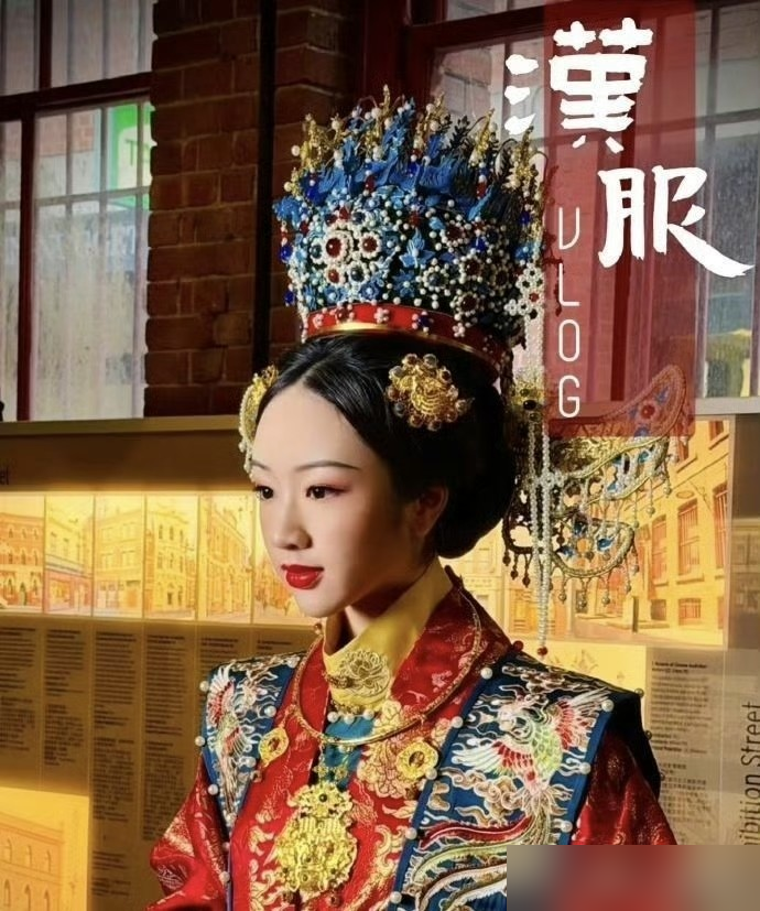 吴尊为了凑生日，让老婆提前剖腹产大出血？工作室直接甩声明，假的。
但这事最狠的不是剖腹产。是网友顺手把他老底掀了。
2004年领的证，早年上节目张口就说2009年结婚。隐婚那几年，单身人设吃得死死的，粉丝砸钱投票，他一句实话没有。
现在一家四口，俩生日全挨着，10月10、11，精准得像剧本。真