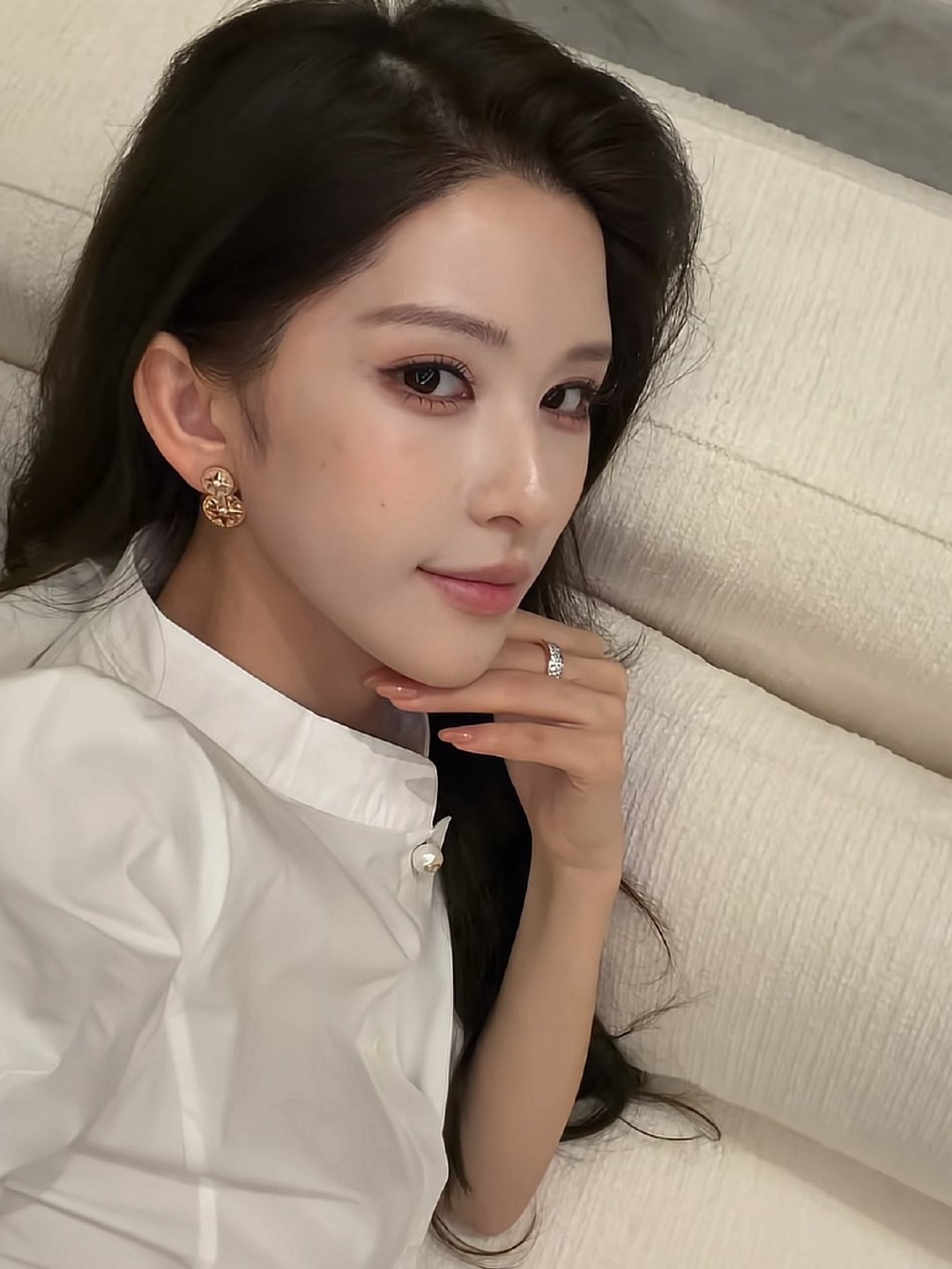 #梅尼耶老婆吐槽婚后被管买东西##梅尼耶老婆吐槽婚后被管花钱#梅尼耶婚前对黄婉均购物不加干涉，婚后却开始管控消费，前后变化被黄婉均当众点出来。 ​