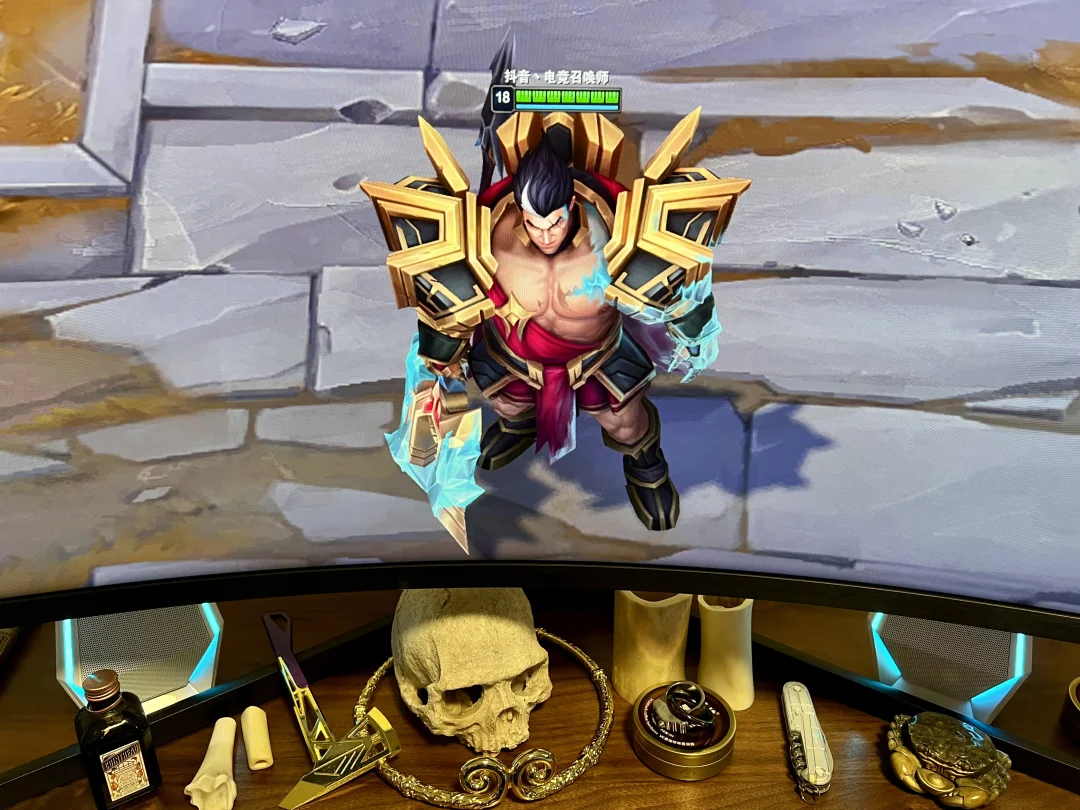 至臻 凯旋将军 德莱厄斯 游戏内高清模型，你给几分？我喜欢这个肩甲和斧头，很帅气