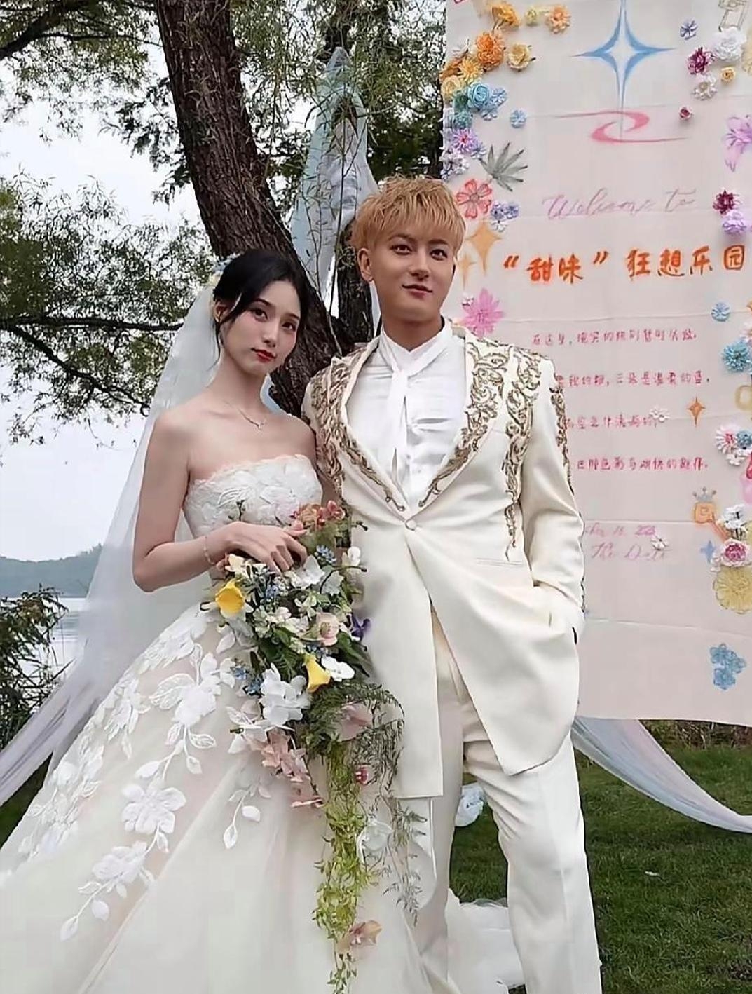 黄子韬今年32岁，结婚当天给所有男人甩了句大实话：找老婆，可以找比自己岁数小的，也可以找家里有钱的，但最关键的一条是--你对她生理上一见就心动，性格上还得互补 结果他跟徐艺洋在三亚办了场&