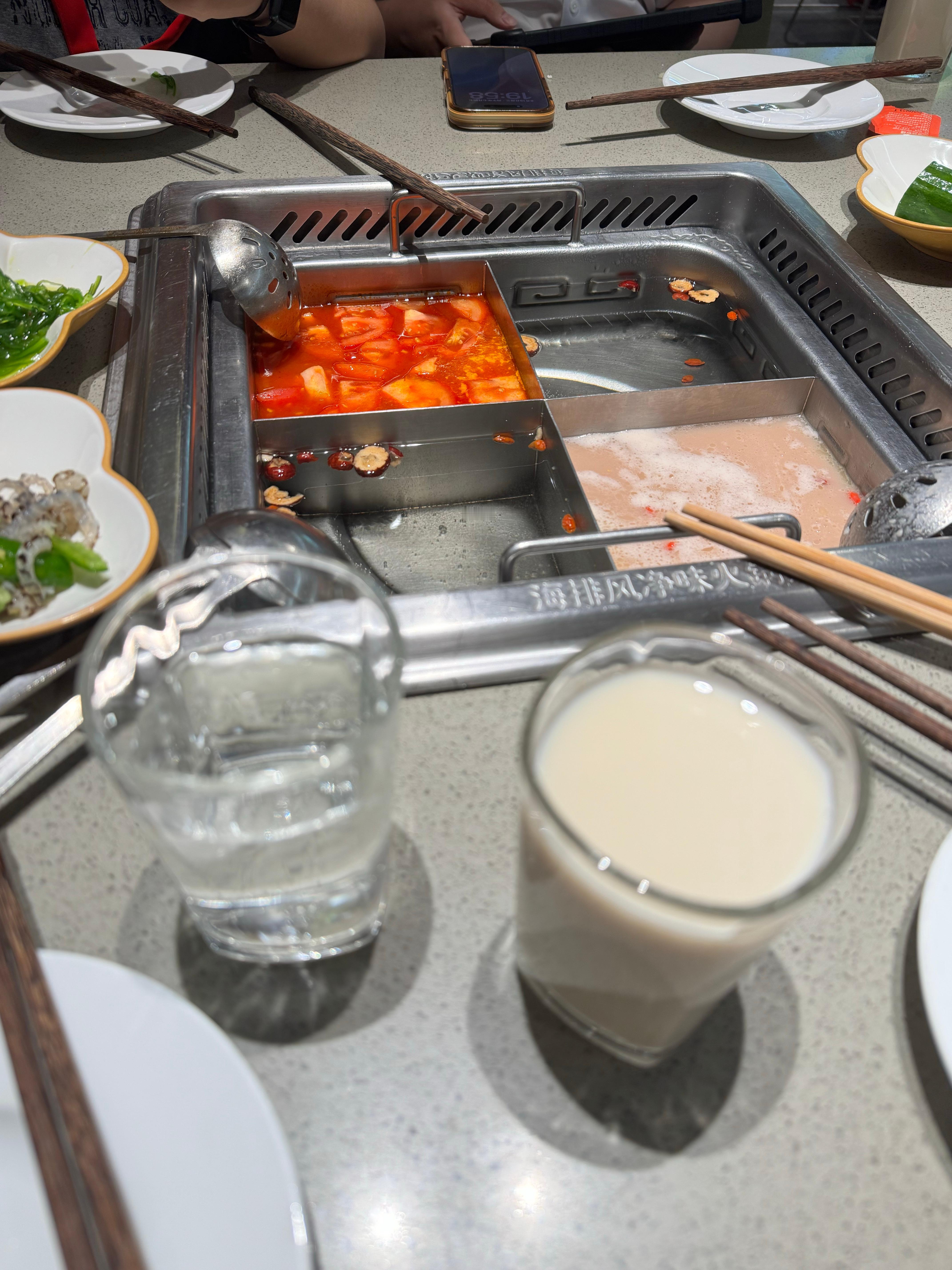 开心的一天🥳
大疆到手[爱你]
fafa 到手
又去捞捞了🍲
一点点🤏意外就是
用了两次腮红碎了[淡淡的]
衣服不小心搞烂了[拜拜]
一只唇釉不知道去哪了[淡淡的]  ​