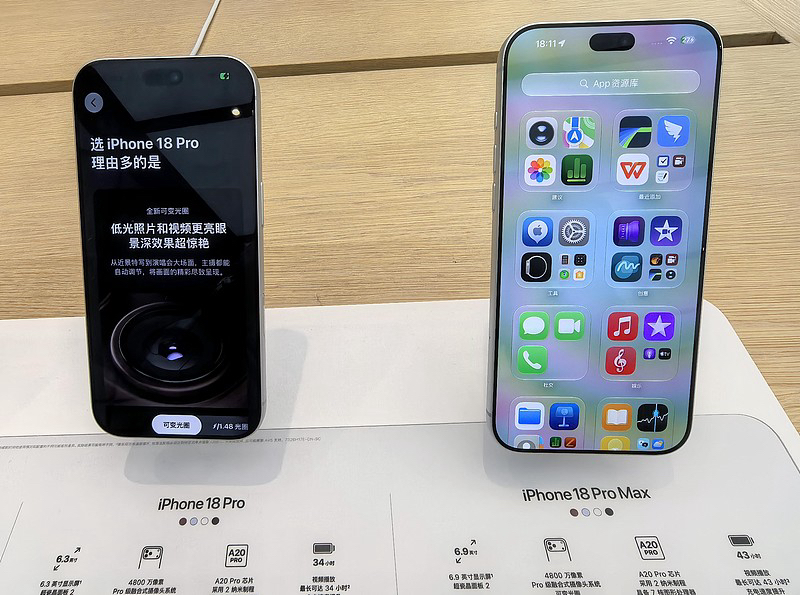 新旗舰集体&34;黑屏重启&34;？iPhone、小米都中招！

最近数码圈炸了锅：一批刚发布的新旗舰，被曝出现黑屏、死机、自动重启。

中招的不止一家，iPhone 18 Pro系列、小米18 Pro/Max、荣耀、iQOO，都陆续有用户反馈问题，有的半夜重启，有的打着游戏直接黑屏，还有的24小时重启好几次。