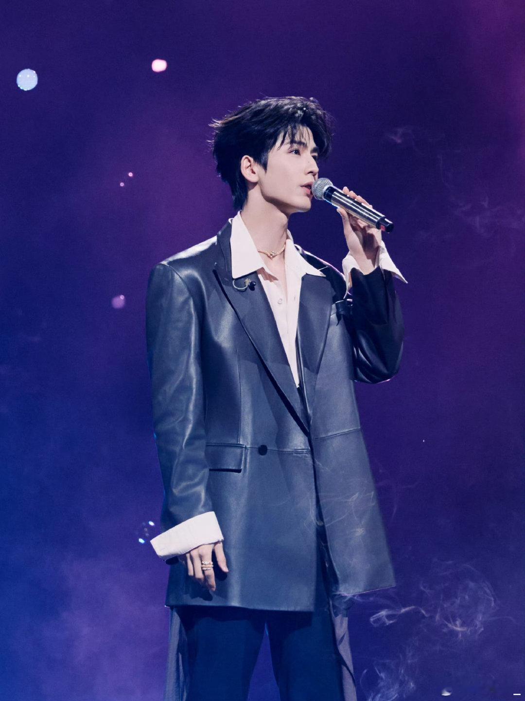 #张凌赫[超话]#  就这样闪闪发光🌟
#张凌赫2026湾区升明月# ​