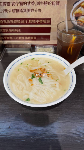 实在吃腻了诊所定的都城快餐，今晚自己出来找点吃的。走到东山口附近街道...