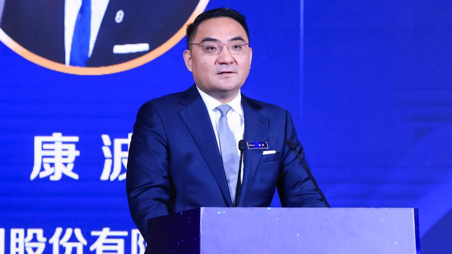 问界专属专营后，赛力斯副总裁康波回应一切
9月15日，鸿蒙智行和问界汽车同日发布说明，宣布即日起问界在鸿蒙智行合作框架下探索新合作模式，问界品牌将专属专营。9月18日，赛力斯集团董事、副总裁康波，首次回应了用户及市场关心的话题。
以下是康波的回应重点
1. 新合作模式意味着问界迈入新发展阶段，问界专