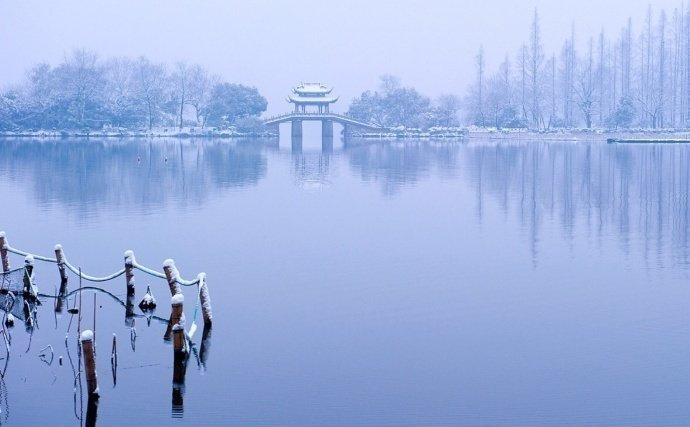 「集句」古诗词中充满了孤独与心碎的诗句~  1.人间万事消磨尽，只有清...