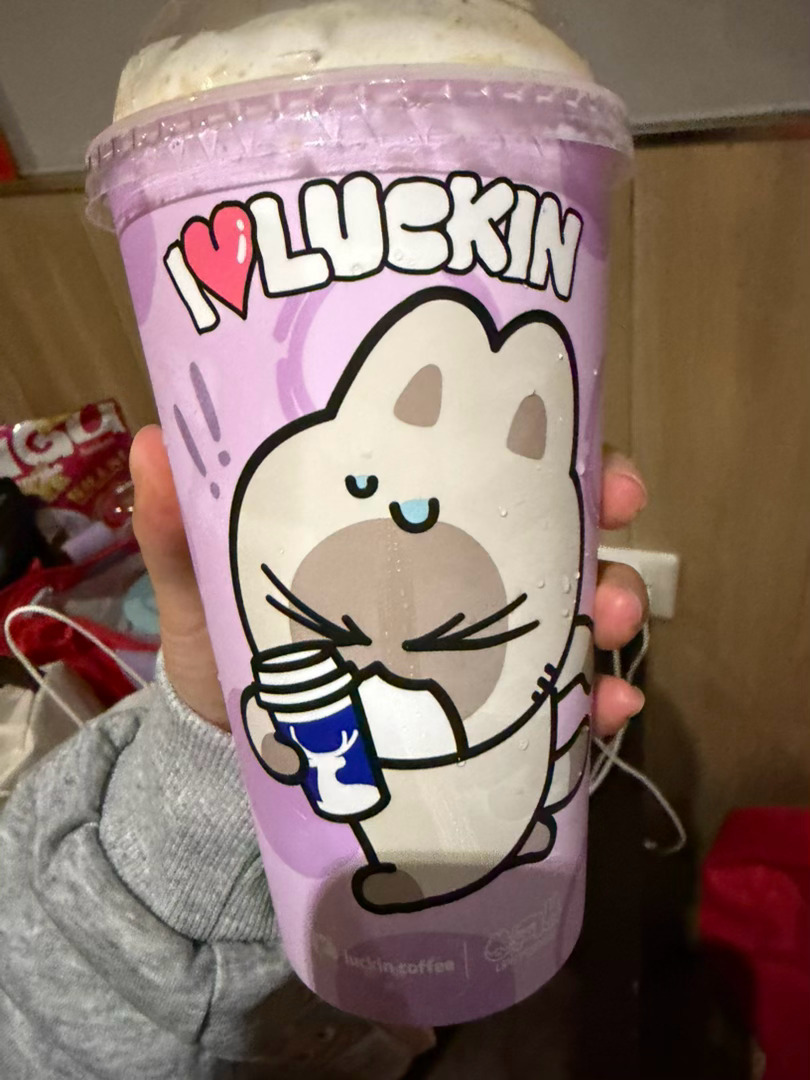 我想要固守我的山 我的水 我想我该原谅我的谬误 我的长悲 幻想是命运给予我仅有的温存 除此之外 我孑然一身 心有所畏

一些乱序分享 不分先后
p1-2新车装饰 但是壁灯还没装好 嘻嘻 开始期待发光的感觉了 但是我太懒啦 那个什么国补也没发 
p3嘻嘻睡着小猫
p4烦人小猫！
p5红红火火大石榴！爱次！
p6好 ​
