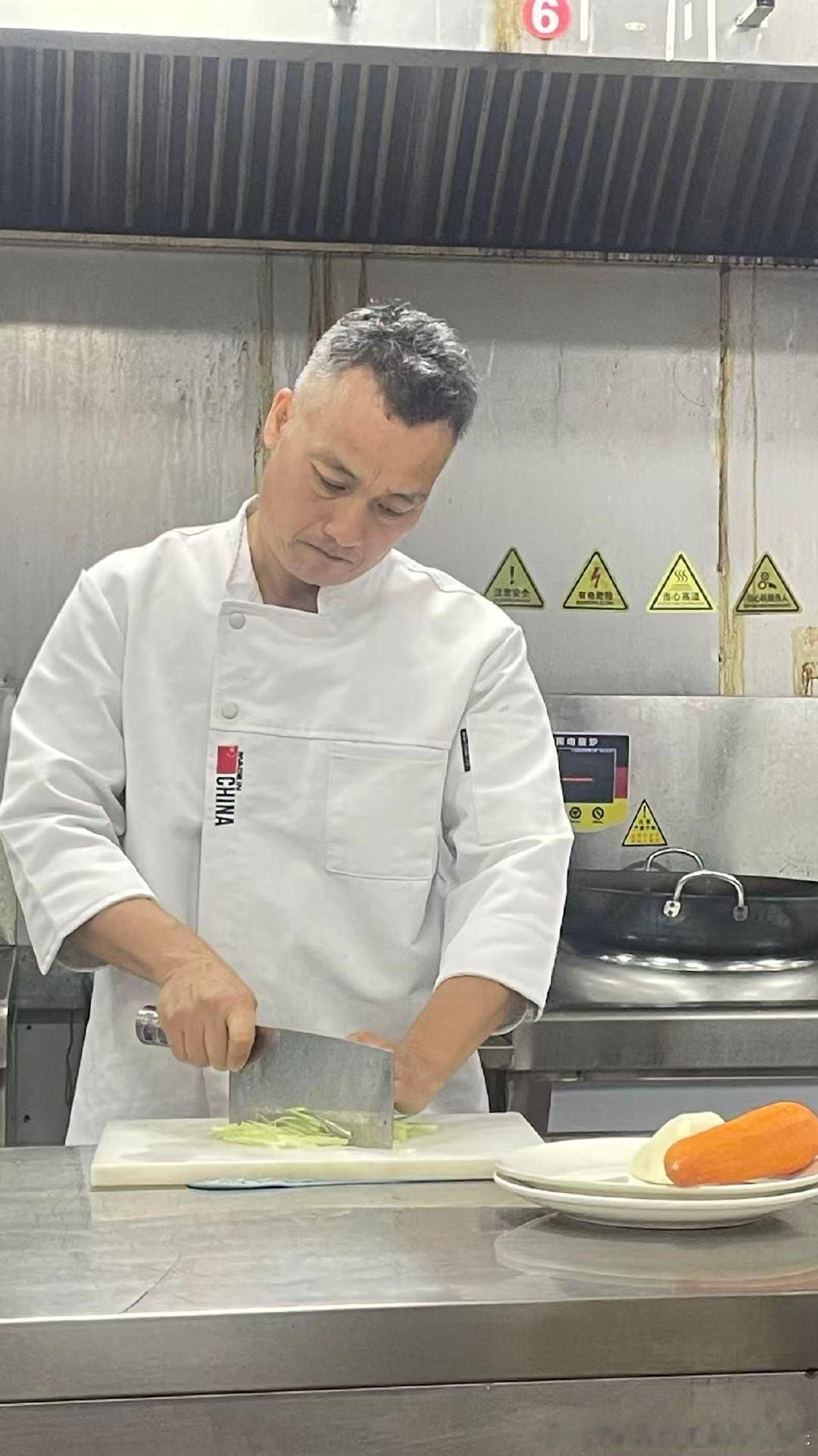 🆓学习两个周末粤菜烹调🥘
终于体验到厨师的辛苦🧑🏽‍🍳
🥢虽然宜家预制菜遍布全国
但现切现炒先可以传递温度🍲  ​