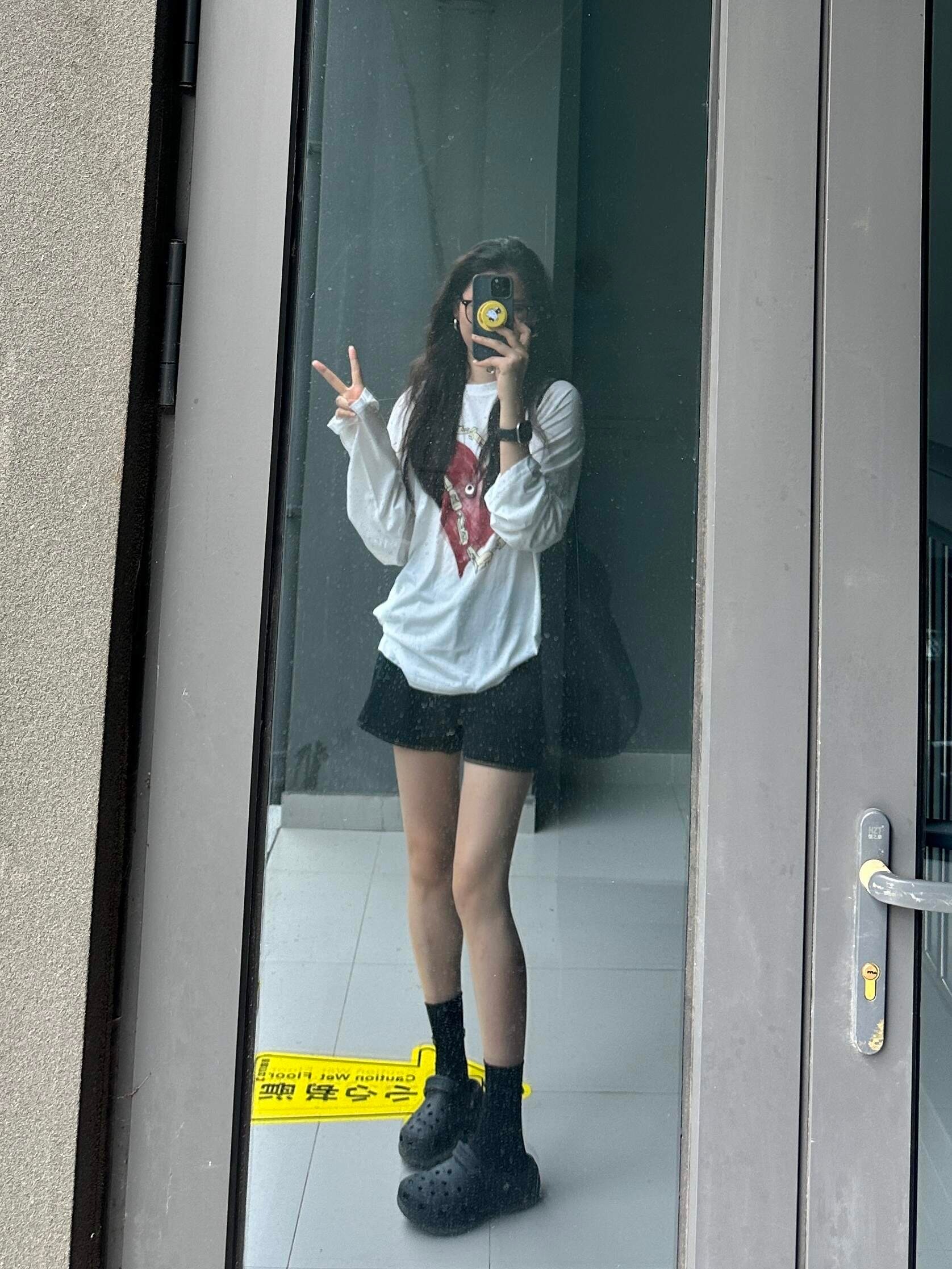 穿好看了心情能好点～ 非常喜欢上长下短～   罩衫长袖冰冰凉凉的 蛮舒...