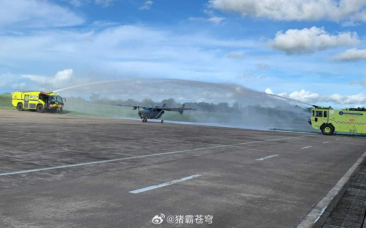 #烽火问鼎计划#哥伦比亚空军2020年“隐秘猎手”塞斯纳在卡萨纳雷航空大队最后一次飞行。在19年的服役期间，它为机构服务，累计飞行6,976小时，支持哥伦比亚东部的监视和控制任务。 #海外新鲜事# ​