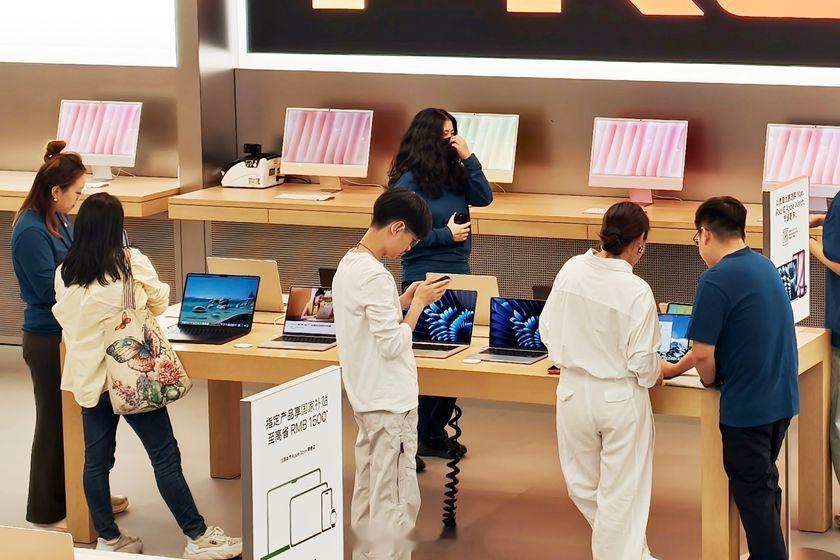 【Apple智能等7款手机端侧模型完成备案 手机端AI落地取得新进展。...